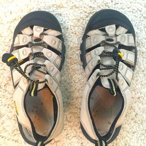 Keens Waterproof hiking shoes